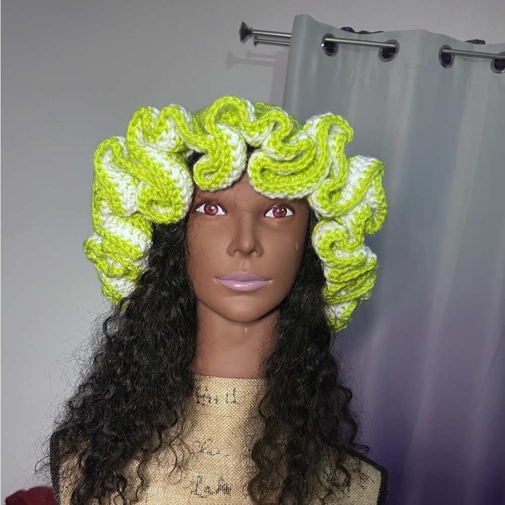 WOMENS BUCKET RUFFLE HAT